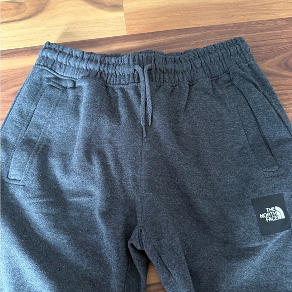 The North Face Men's Charcoal Joggers - Picture 4 of 10